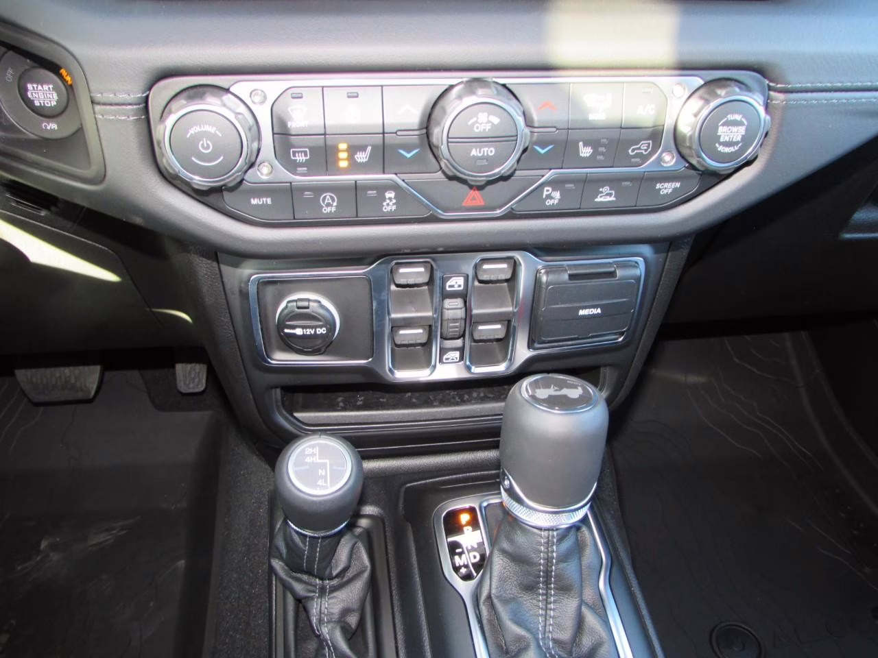 2026 Granite Crystal Metallic Clearcoat Jeep Wrangler Sahara 4X4 SUV