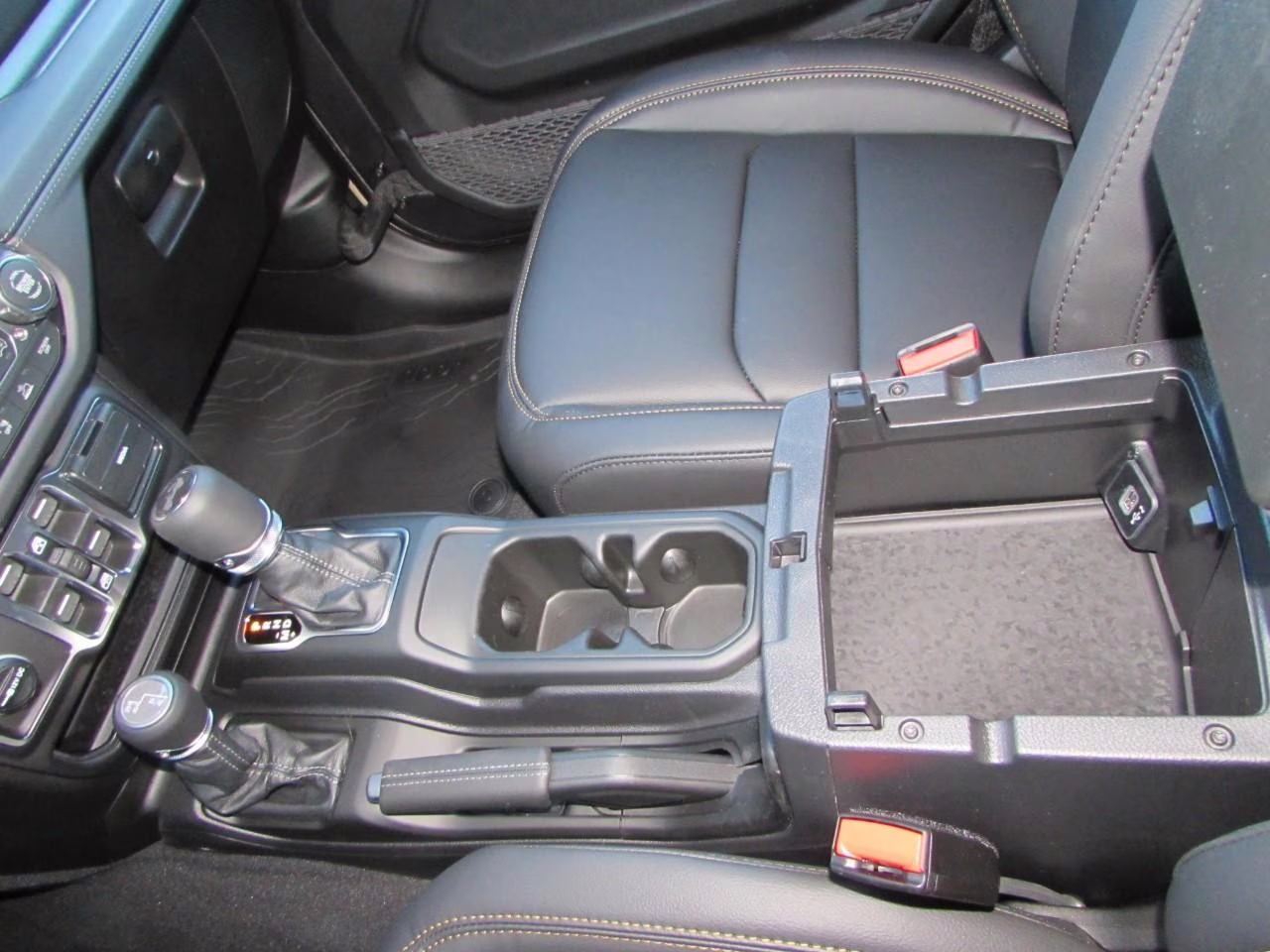 2026 Granite Crystal Metallic Clearcoat Jeep Wrangler Sahara 4X4 SUV