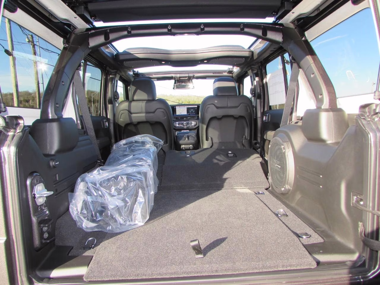 2026 Granite Crystal Metallic Clearcoat Jeep Wrangler Sahara 4X4 SUV