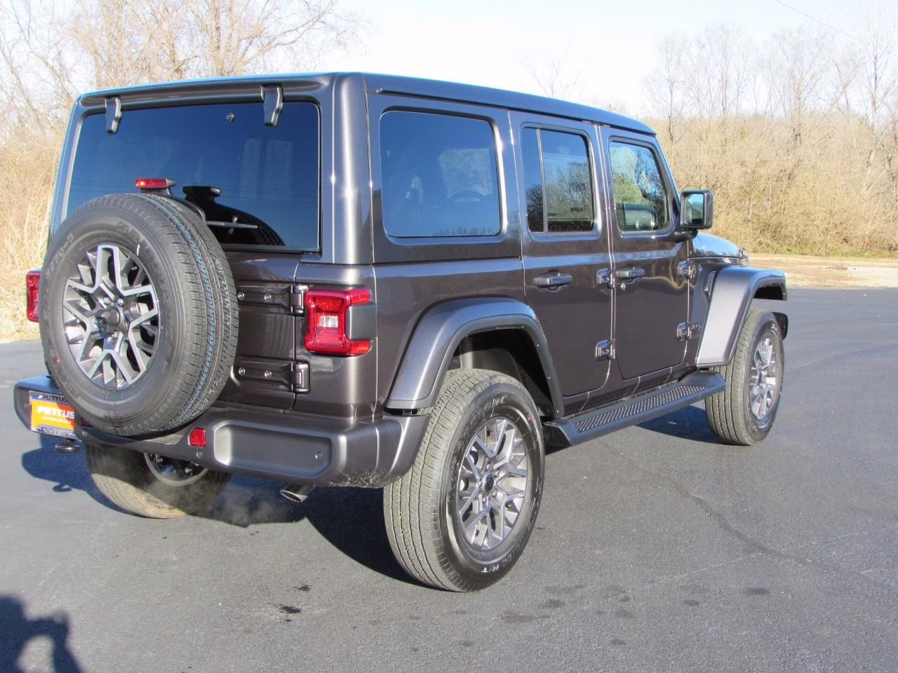 2026 Granite Crystal Metallic Clearcoat Jeep Wrangler Sahara 4X4 SUV