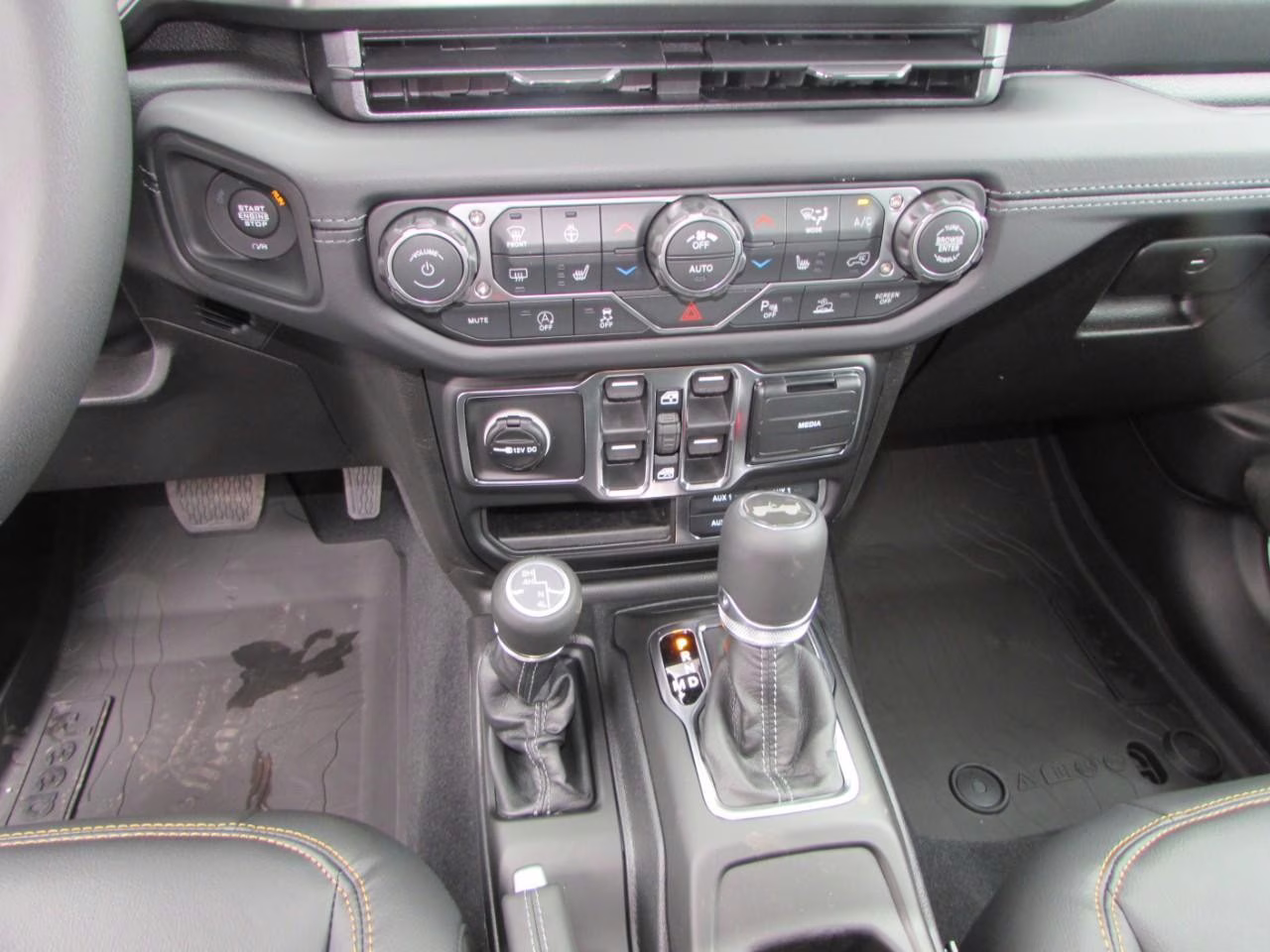 2026 Bright White Clearcoat Jeep Wrangler Sahara 4X4 SUV