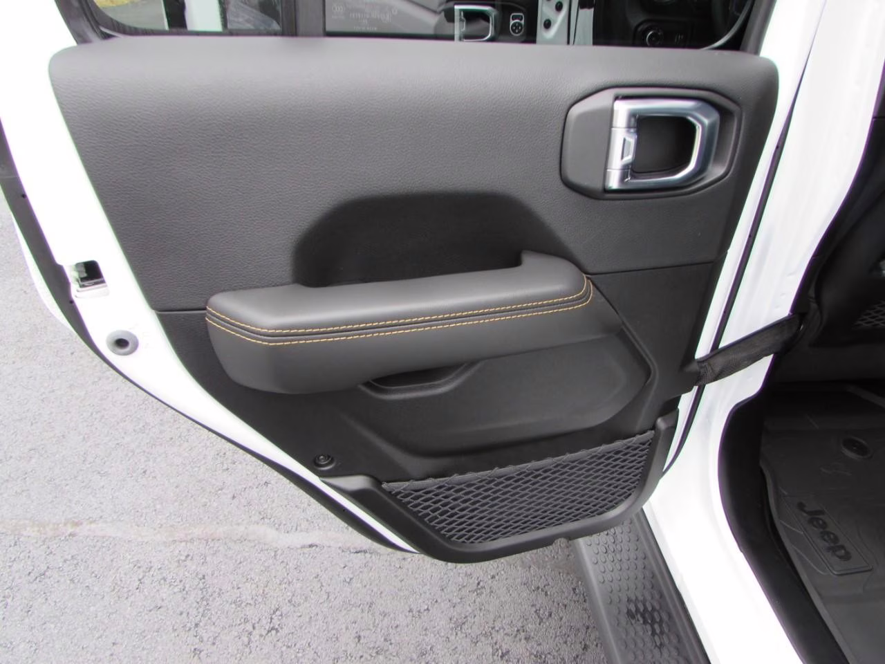 2026 Bright White Clearcoat Jeep Wrangler Sahara 4X4 SUV