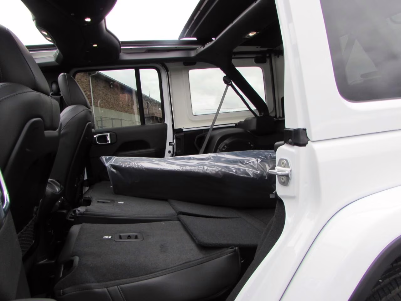 2026 Bright White Clearcoat Jeep Wrangler Sahara 4X4 SUV