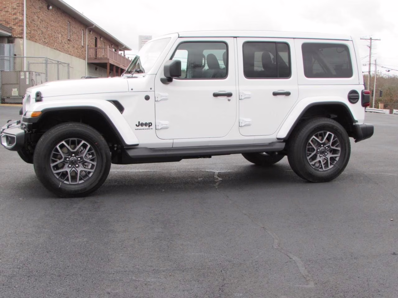 2026 Bright White Clearcoat Jeep Wrangler Sahara 4X4 SUV