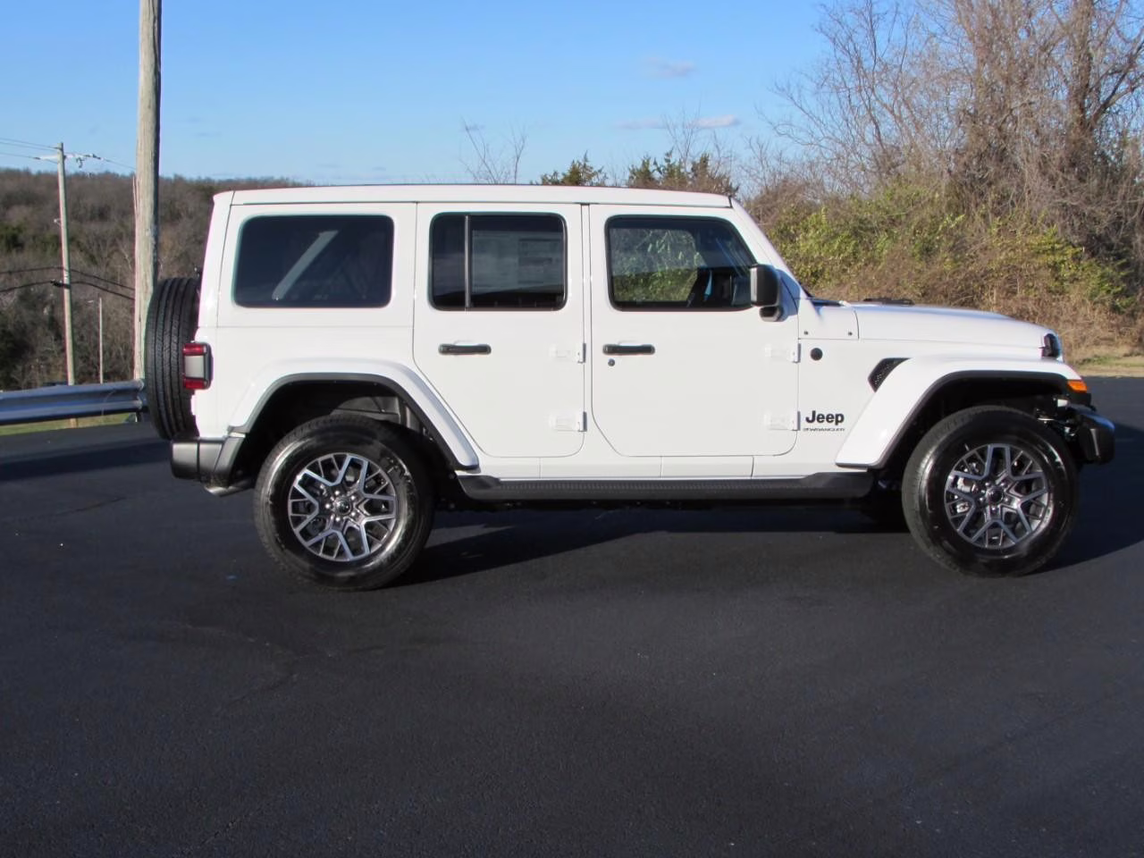2026 Bright White Clearcoat Jeep Wrangler Sahara 4X4 SUV