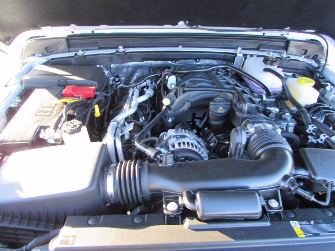 2026 Bright White Clearcoat Jeep Wrangler Sahara 4X4 SUV