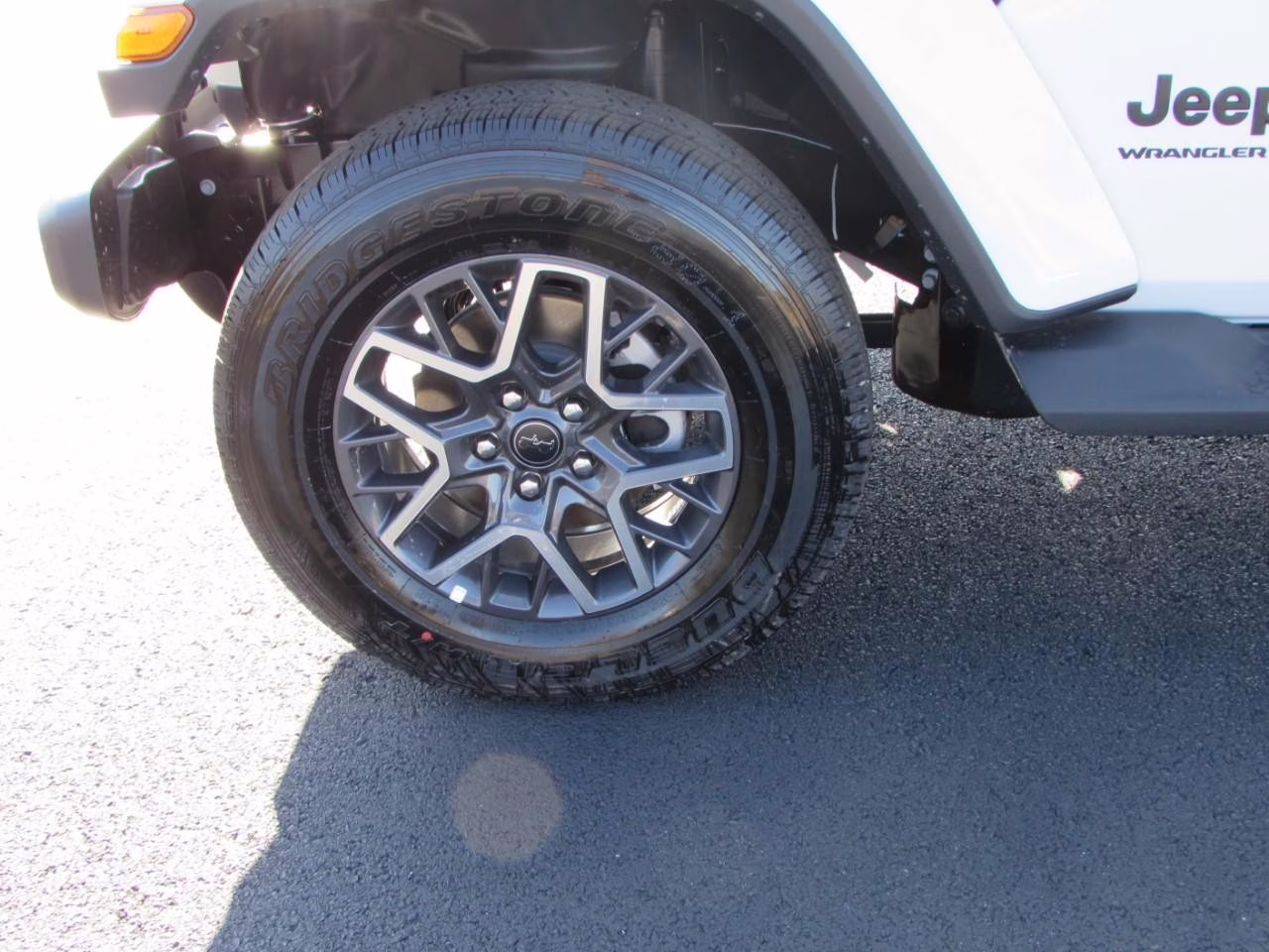 2026 Bright White Clearcoat Jeep Wrangler Sahara 4X4 SUV