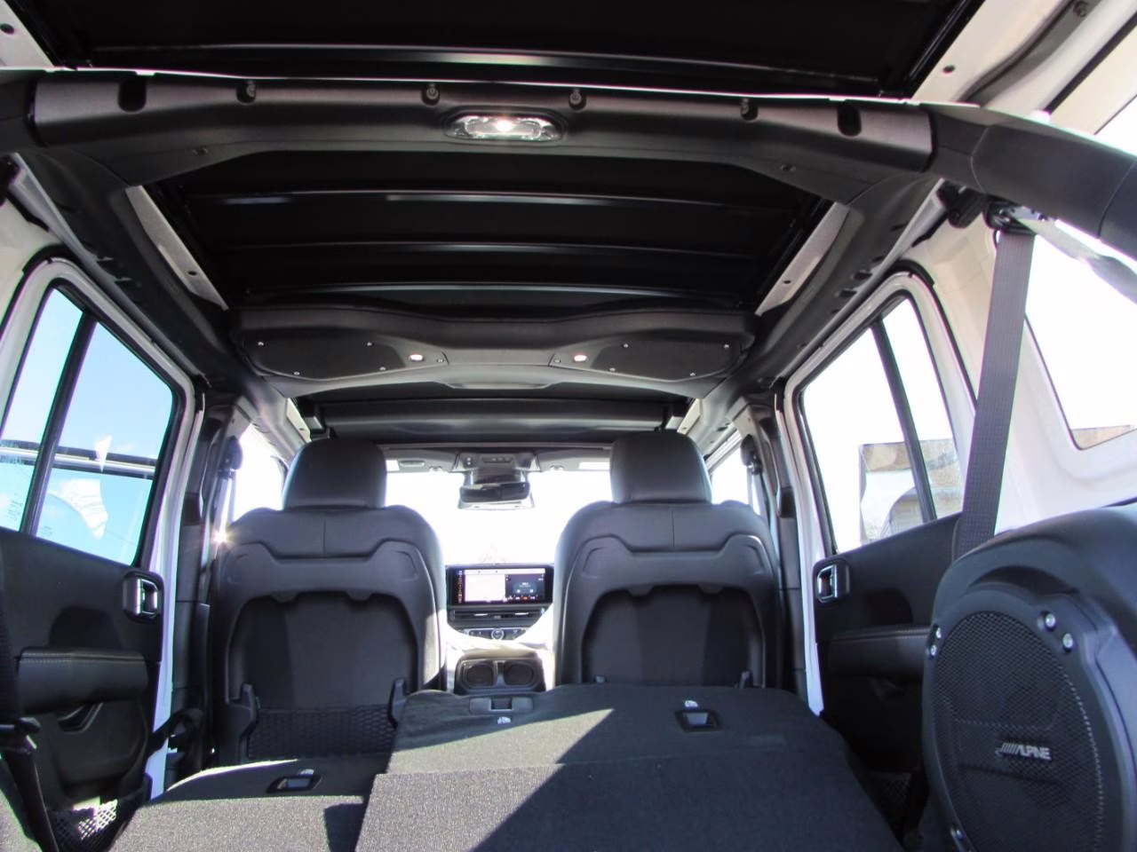 2026 Bright White Clearcoat Jeep Wrangler Sahara 4X4 SUV