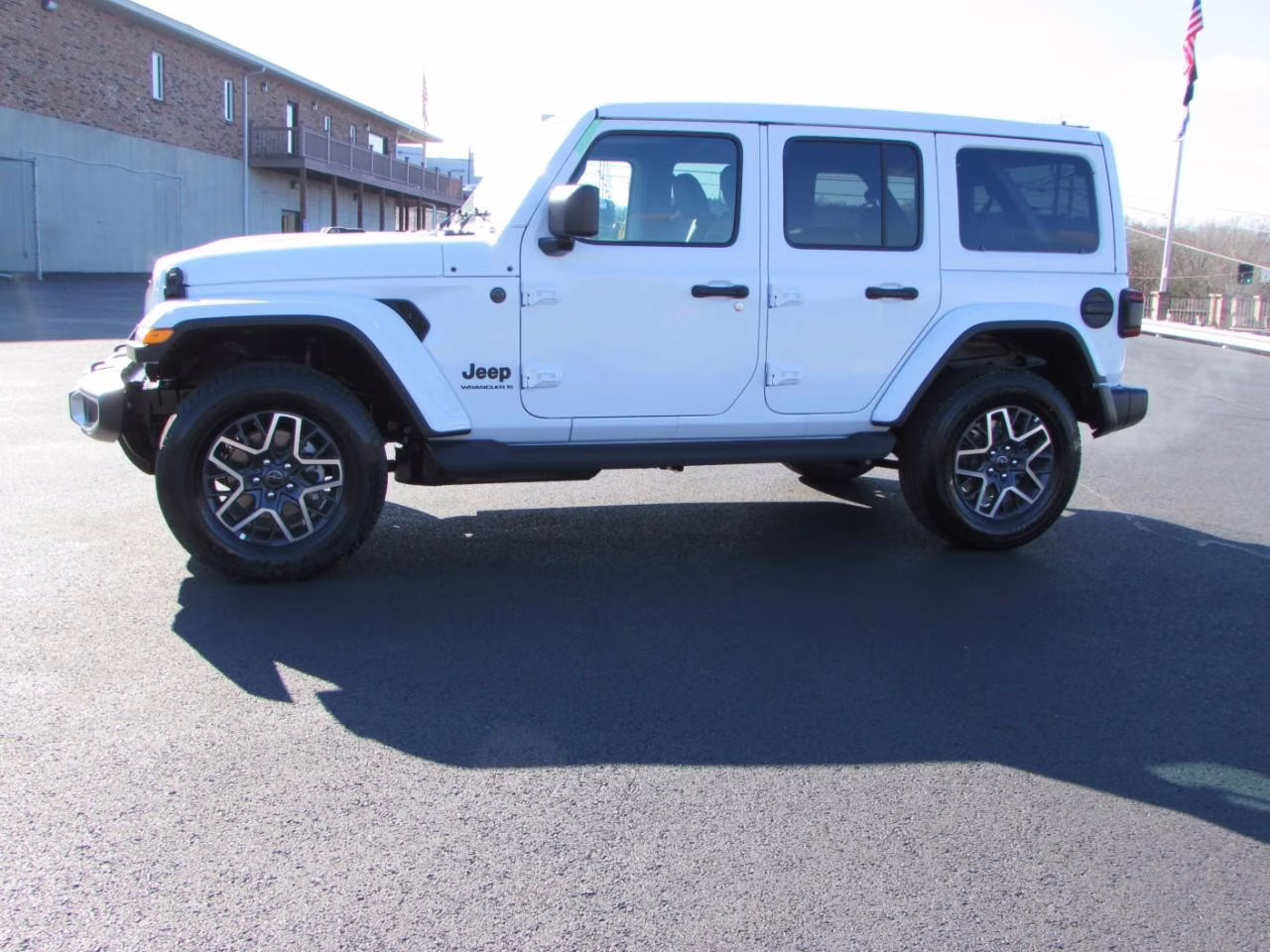 2026 Bright White Clearcoat Jeep Wrangler Sahara 4X4 SUV