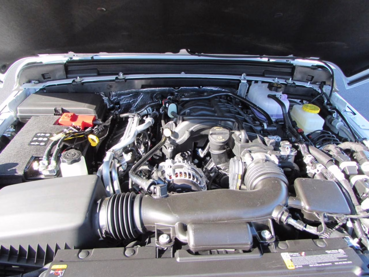 2026 Bright White Clearcoat Jeep Wrangler Sahara 4X4 SUV