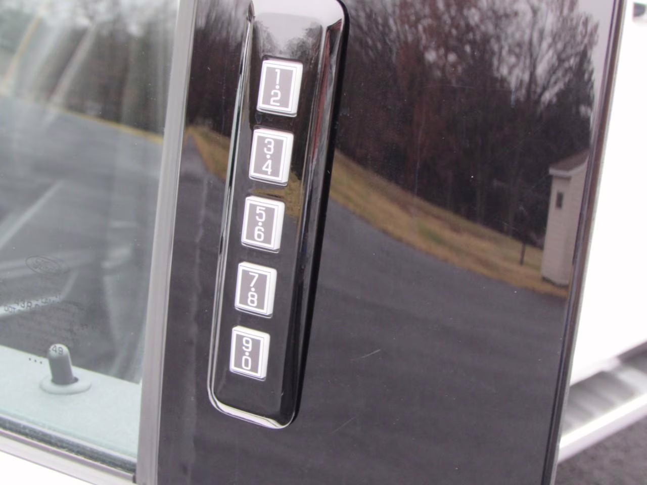 2024 Star White Metallic Tri-Coat Ford F-150 LARIAT 4X4 Truck