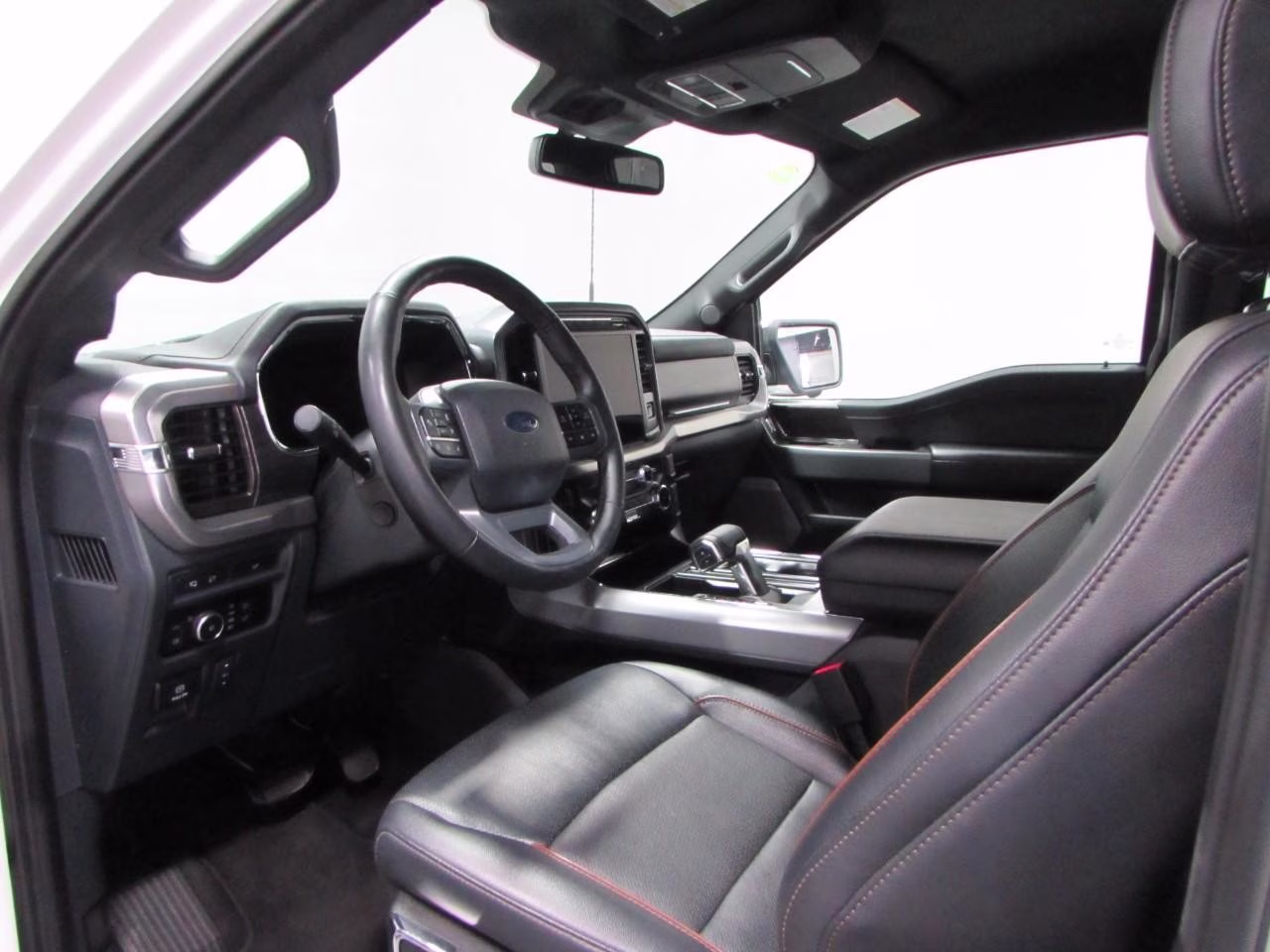 2024 Star White Metallic Tri-Coat Ford F-150 LARIAT 4X4 Truck
