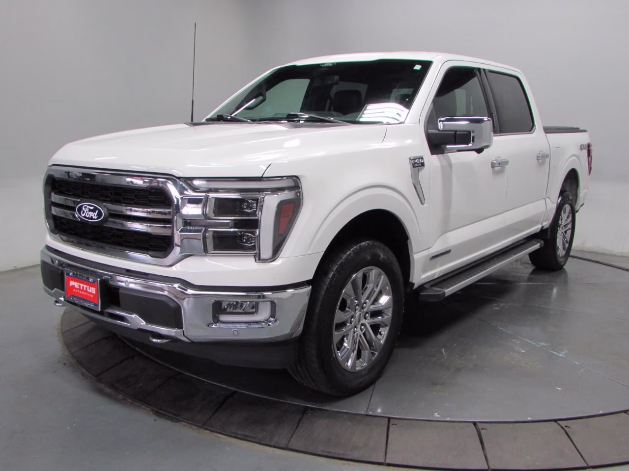 2024 Star White Metallic Tri-Coat Ford F-150 LARIAT 4X4 Truck
