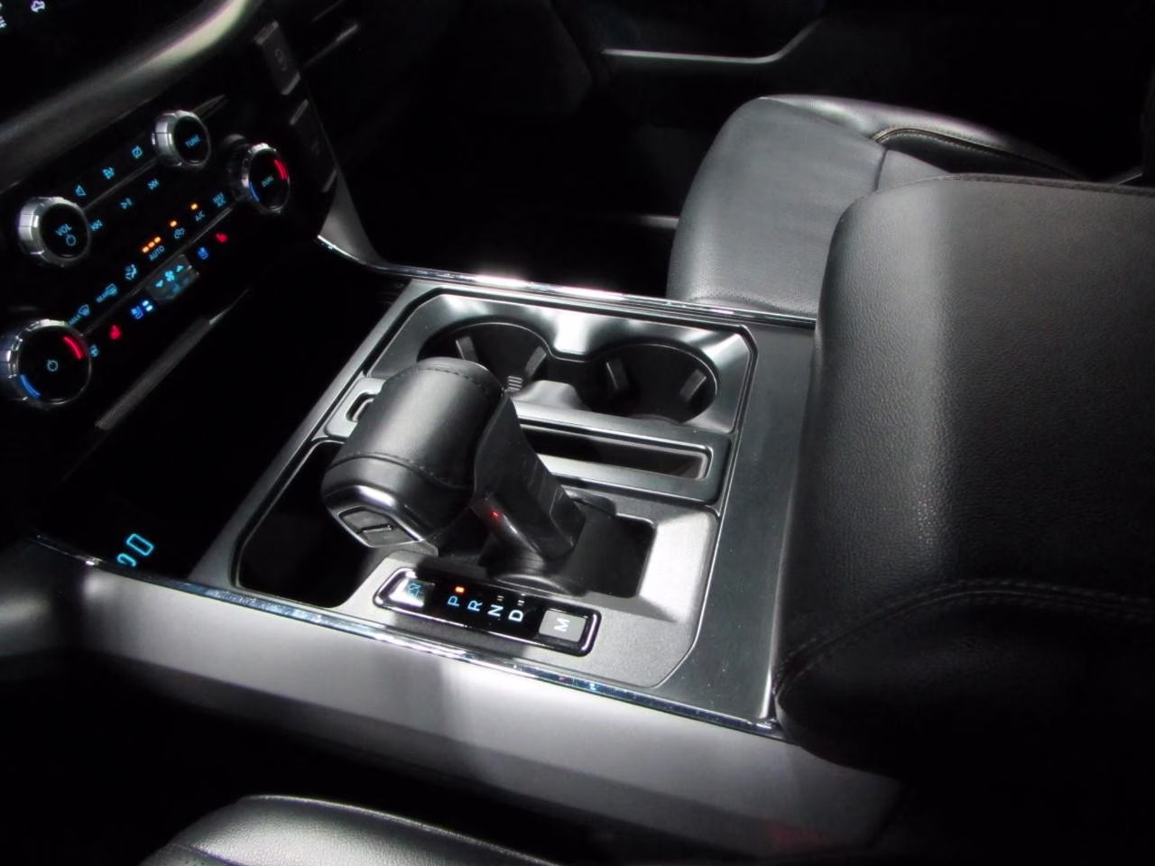 2024 Star White Metallic Tri-Coat Ford F-150 LARIAT 4X4 Truck