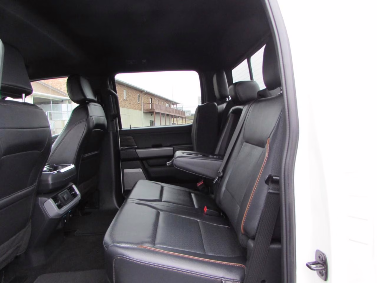 2024 Star White Metallic Tri-Coat Ford F-150 LARIAT 4X4 Truck