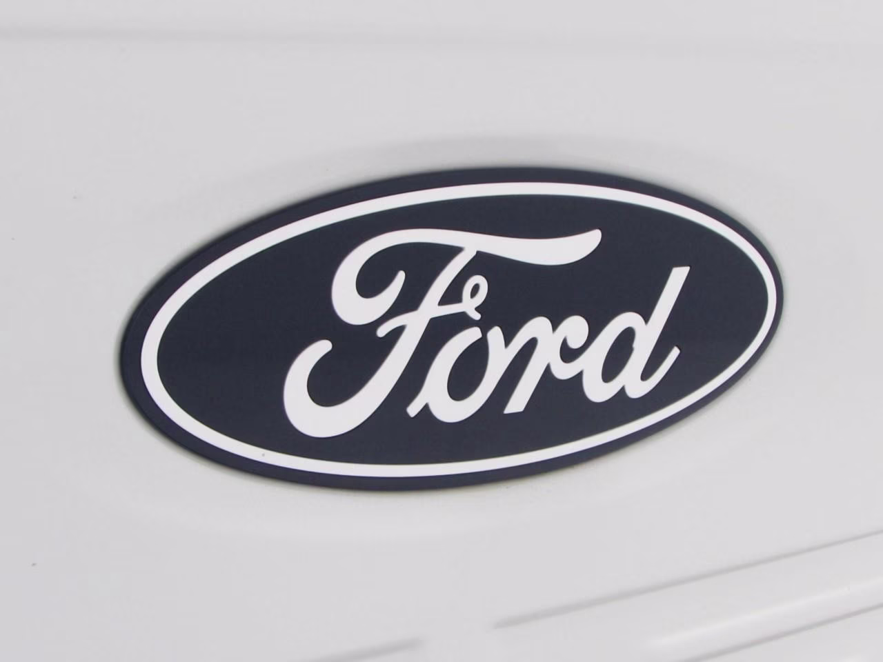 2024 Star White Metallic Tri-Coat Ford F-150 LARIAT 4X4 Truck