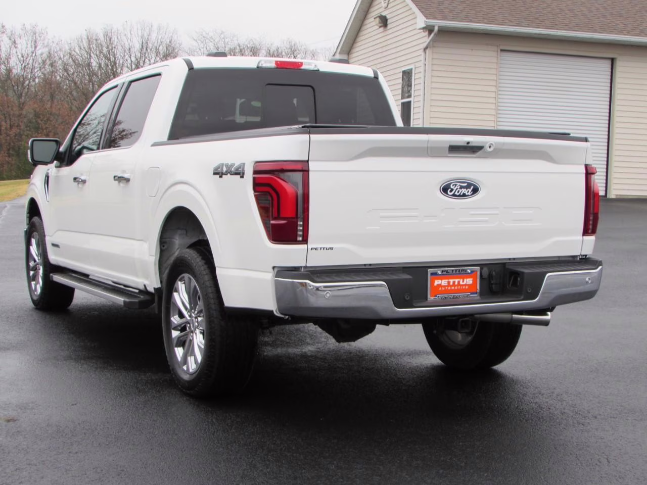 2024 Star White Metallic Tri-Coat Ford F-150 LARIAT 4X4 Truck