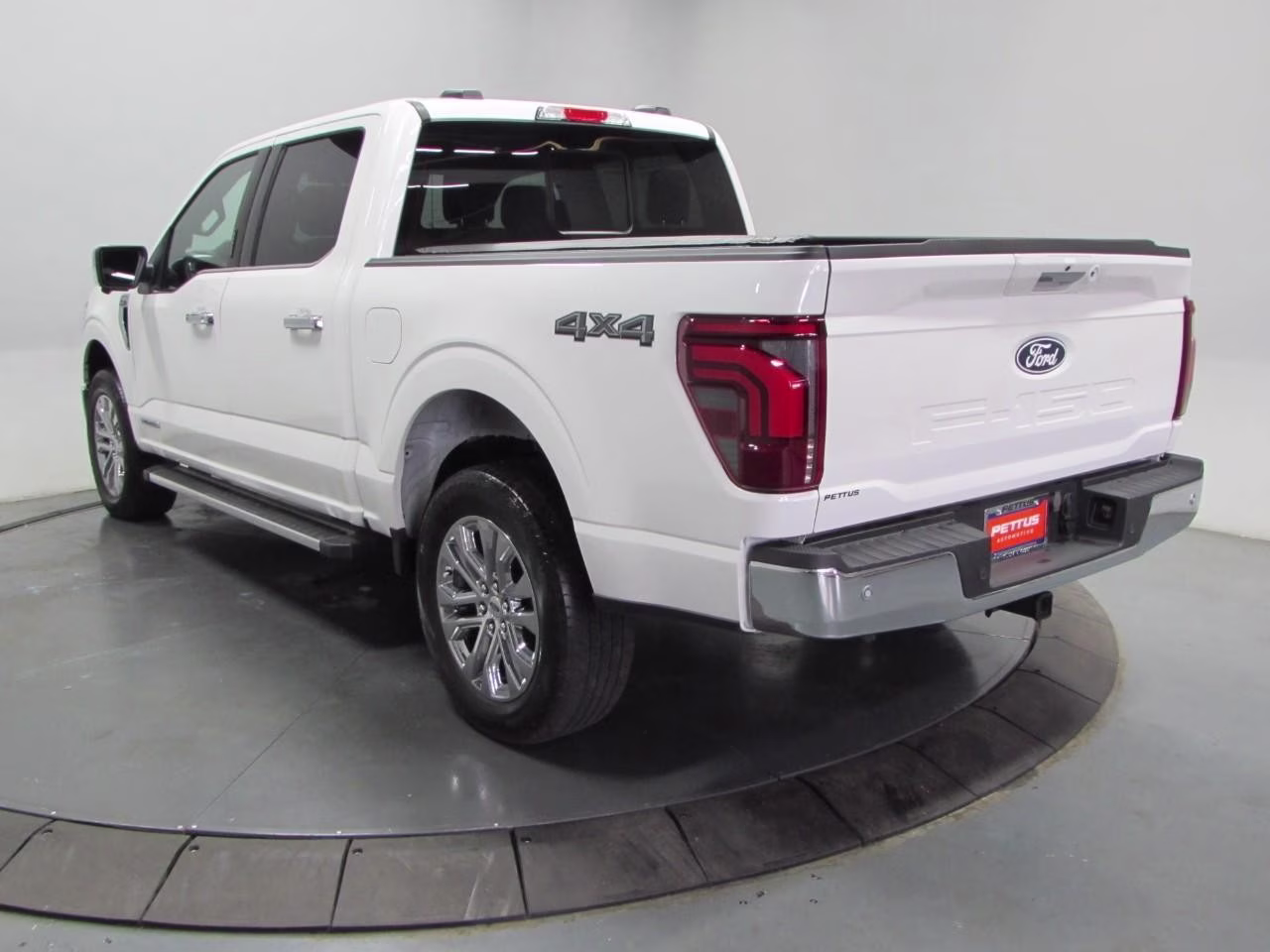 2024 Star White Metallic Tri-Coat Ford F-150 LARIAT 4X4 Truck