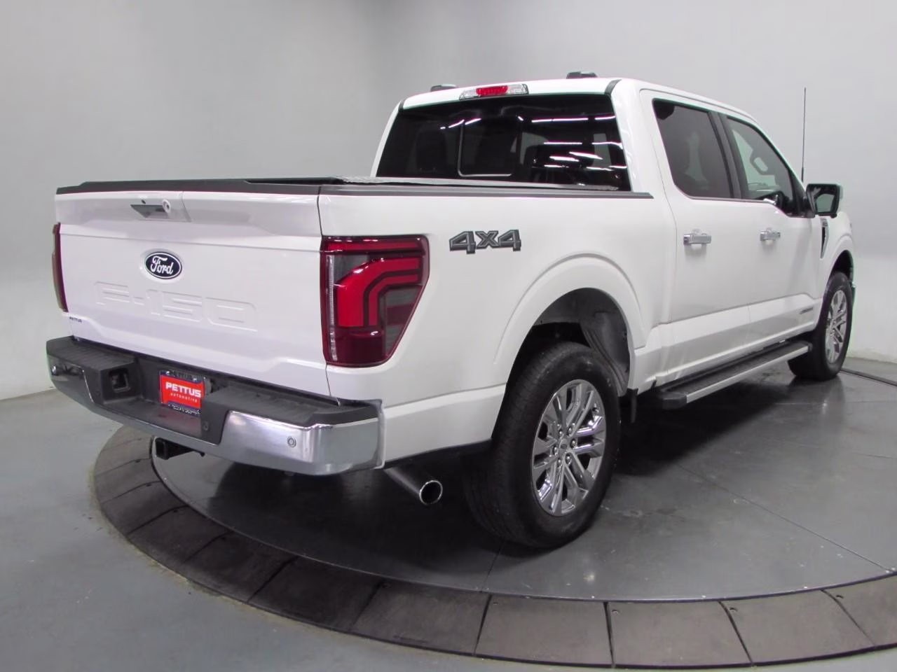 2024 Star White Metallic Tri-Coat Ford F-150 LARIAT 4X4 Truck