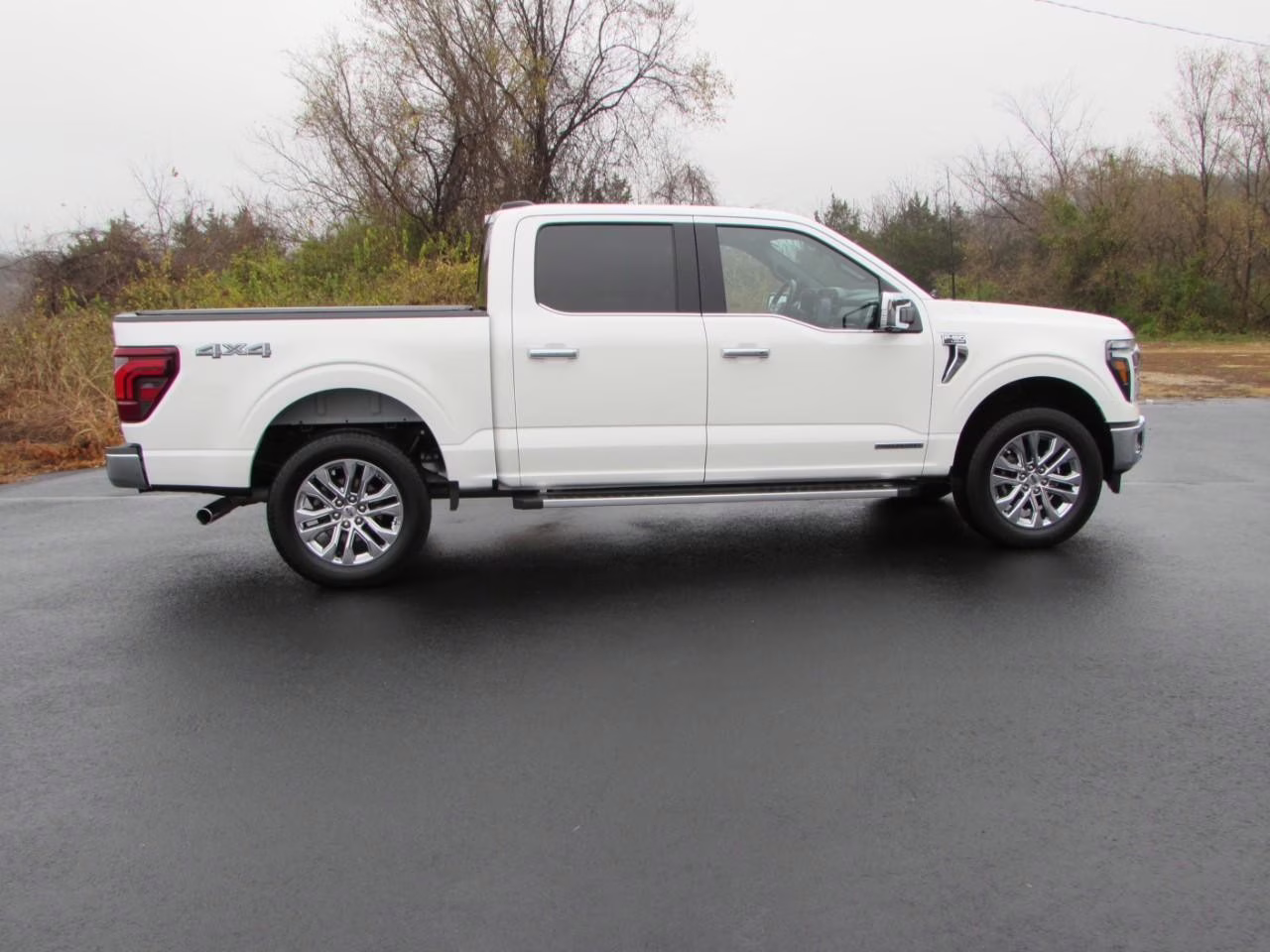 2024 Star White Metallic Tri-Coat Ford F-150 LARIAT 4X4 Truck