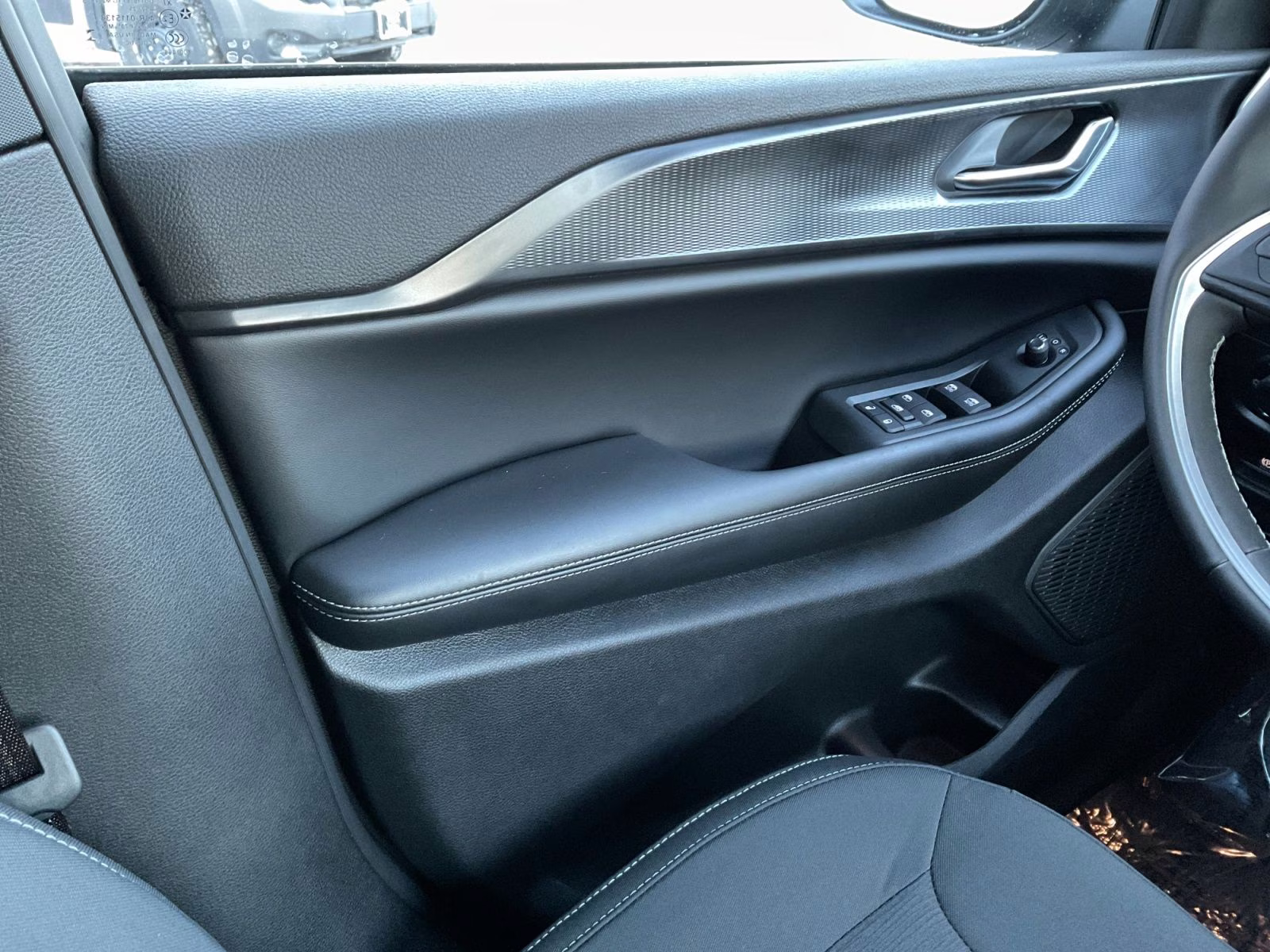 2025 Baltic Gray Metallic Clearcoat Jeep Grand Cherokee Laredo X 4X4 SUV