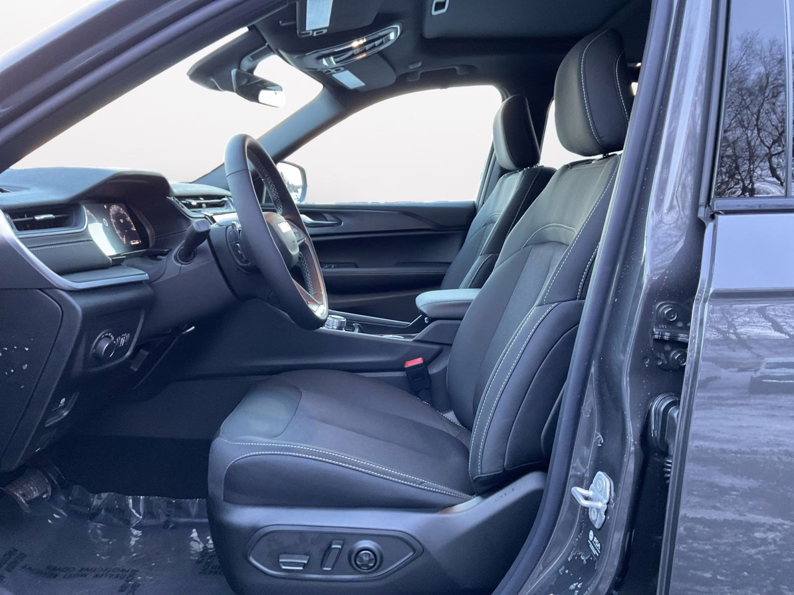 2025 Baltic Gray Metallic Clearcoat Jeep Grand Cherokee Laredo X 4X4 SUV