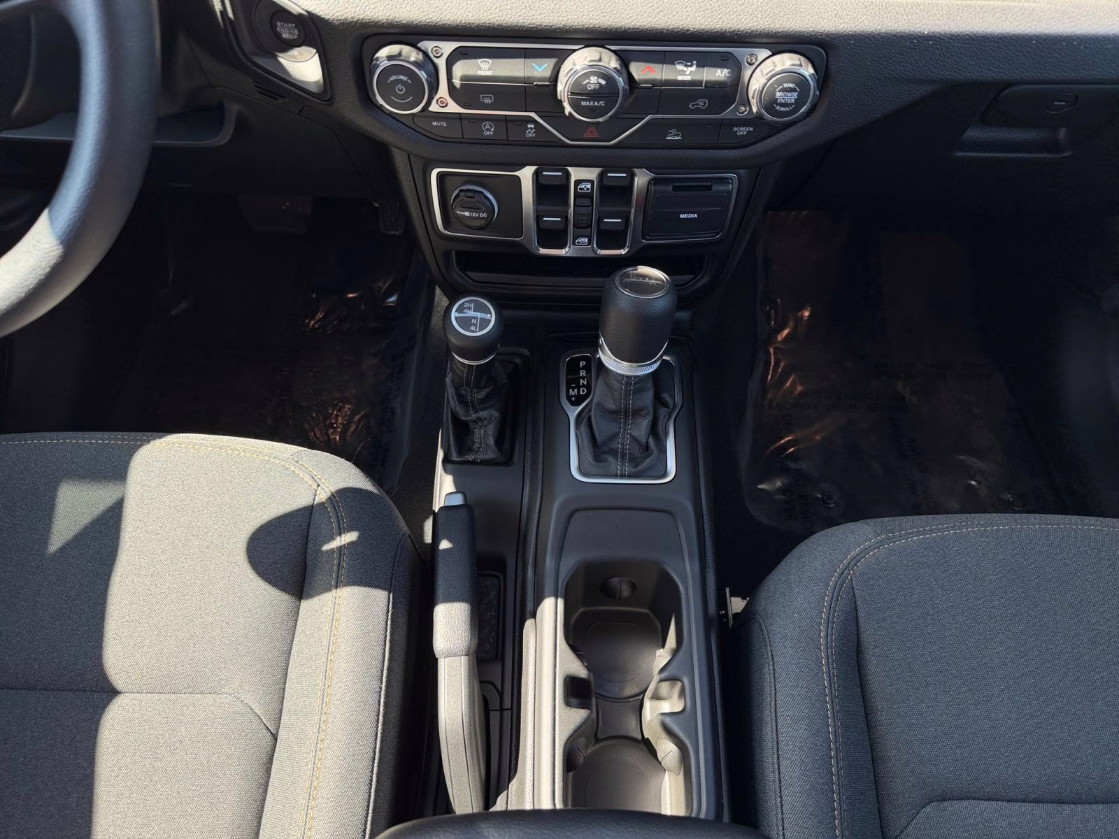 2026 Granite Crystal Metallic Clearcoat Jeep Gladiator Sport 4X4 Truck