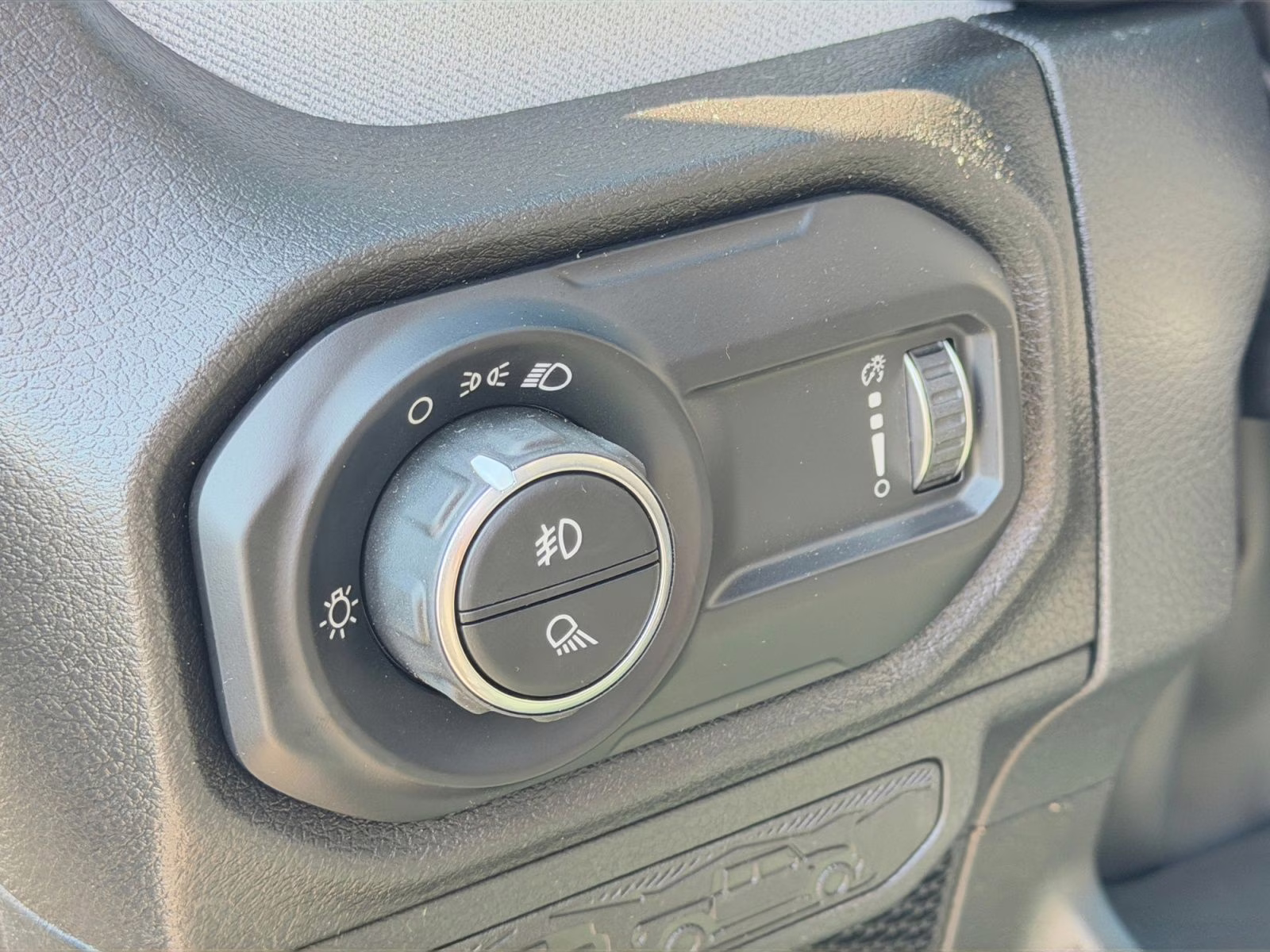 2026 Granite Crystal Metallic Clearcoat Jeep Gladiator Sport 4X4 Truck