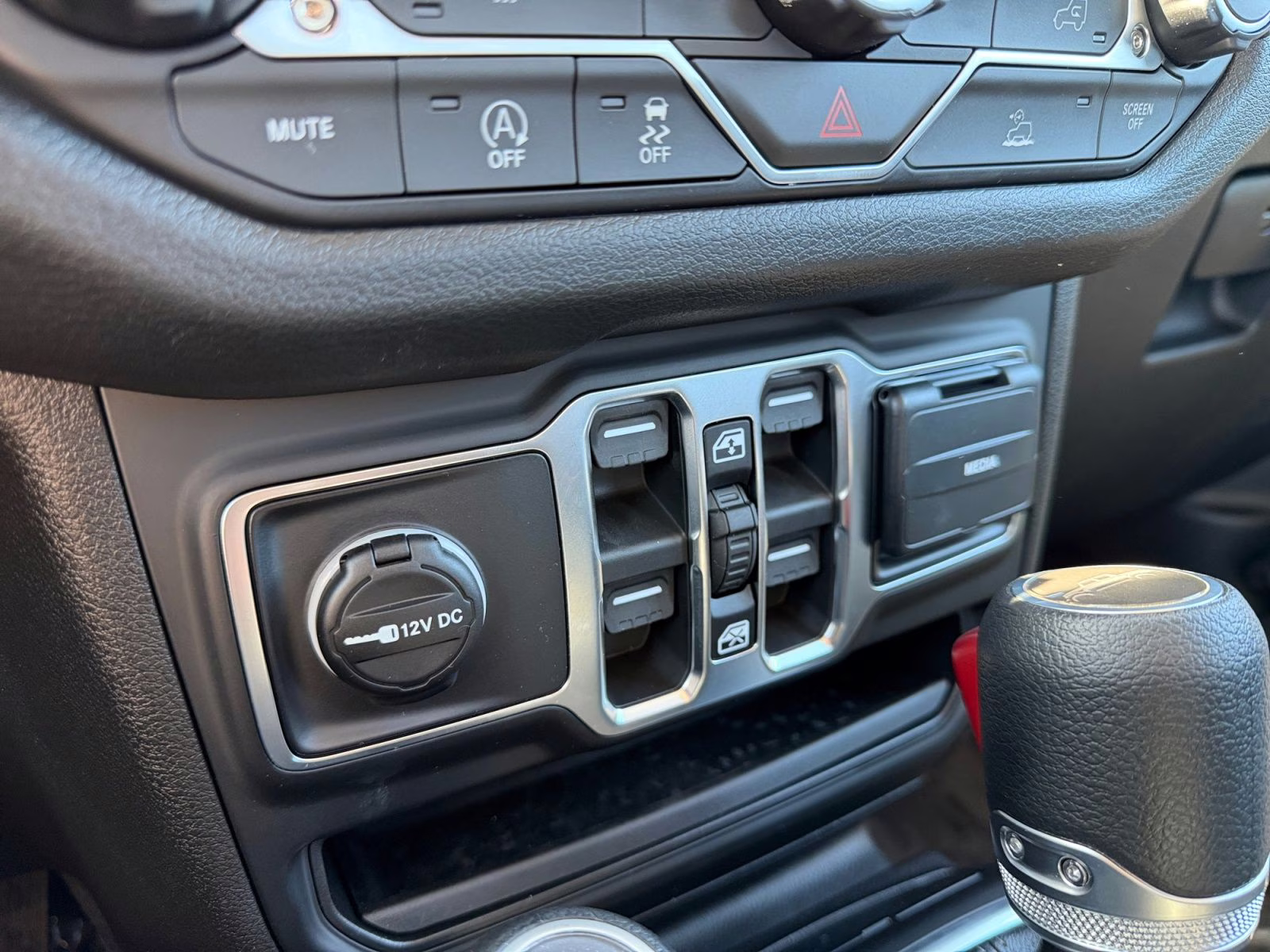 2026 Granite Crystal Metallic Clearcoat Jeep Gladiator Sport 4X4 Truck