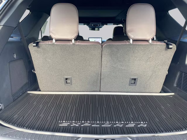 2026 Star White Metallic Tri-Coat Ford Explorer Platinum RWD SUV