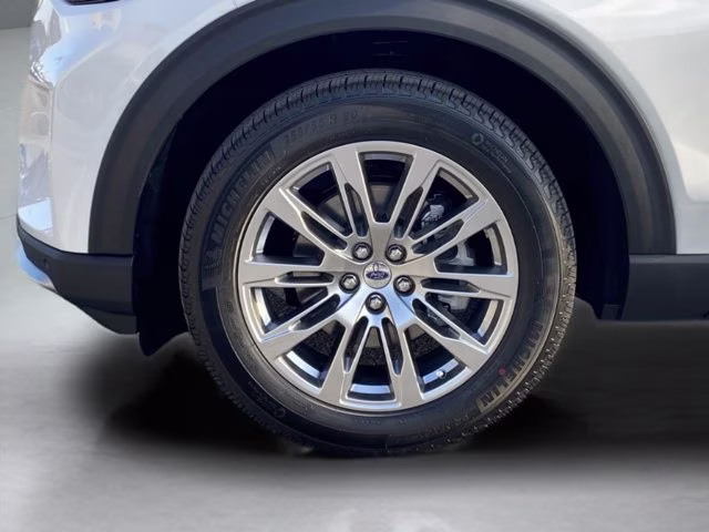 2026 Star White Metallic Tri-Coat Ford Explorer Platinum RWD SUV