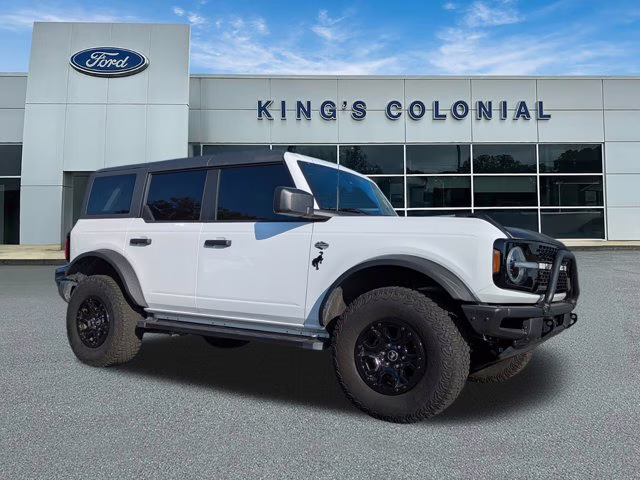 2022 Oxford White Ford Bronco Wildtrak Hardtop 4dr 4x4 Sasquatch Pkg w/Leather,  4X4 Convertible