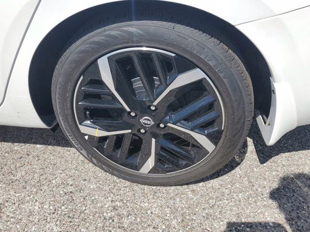 2025 Aspen White Nissan Versa 1.6 SR FWD Sedan