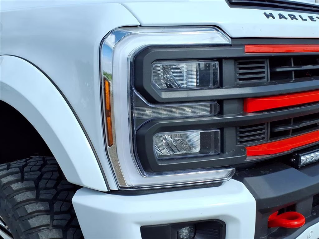 2026 Oxford White Ford Super Duty F-250 SRW LARIAT 4X4 Truck