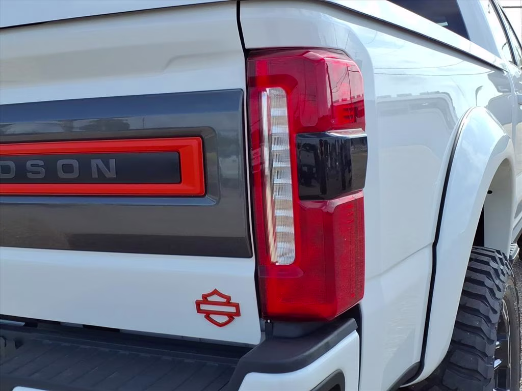 2026 Oxford White Ford Super Duty F-250 SRW LARIAT 4X4 Truck