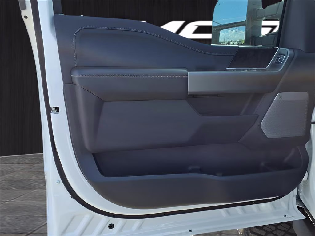 2026 Oxford White Ford Super Duty F-250 SRW LARIAT 4X4 Truck