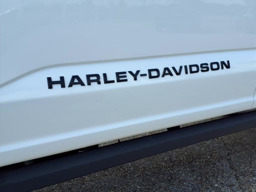 2026 Oxford White Ford Super Duty F-250 SRW LARIAT 4X4 Truck