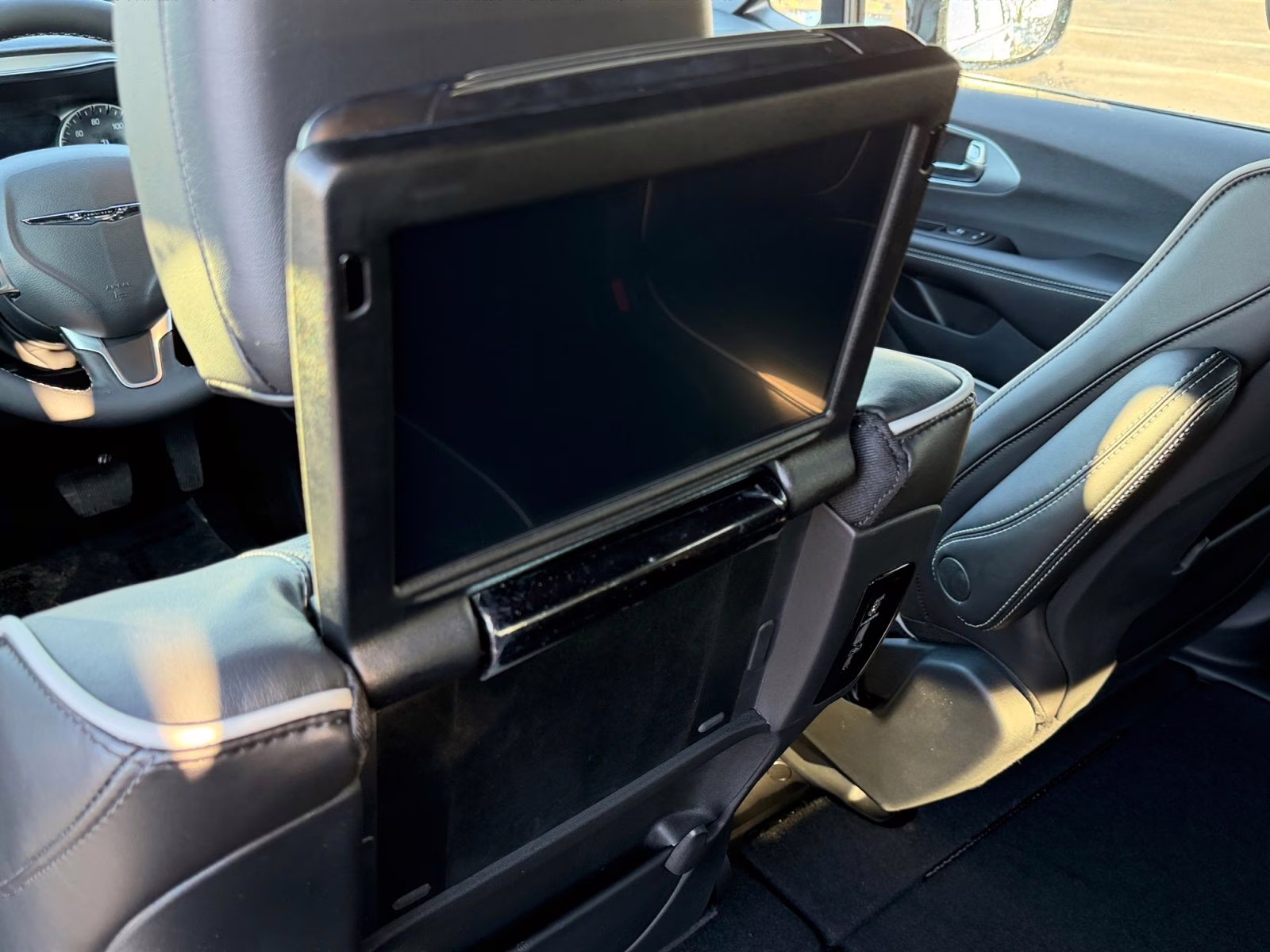 2026 Diamond Black Crystal Pearlcoat Chrysler Pacifica Limited AWD Van