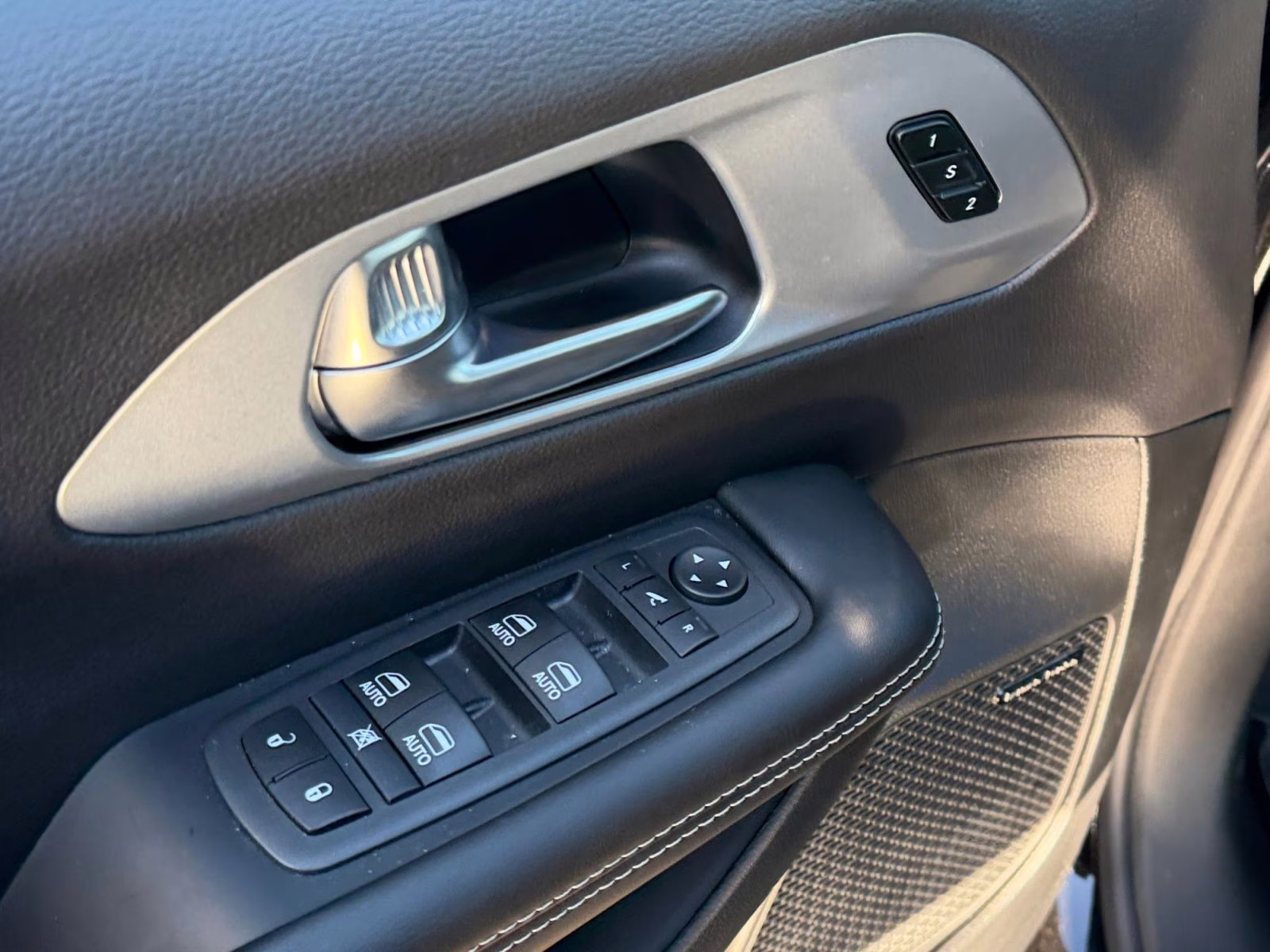 2026 Diamond Black Crystal Pearlcoat Chrysler Pacifica Limited AWD Van