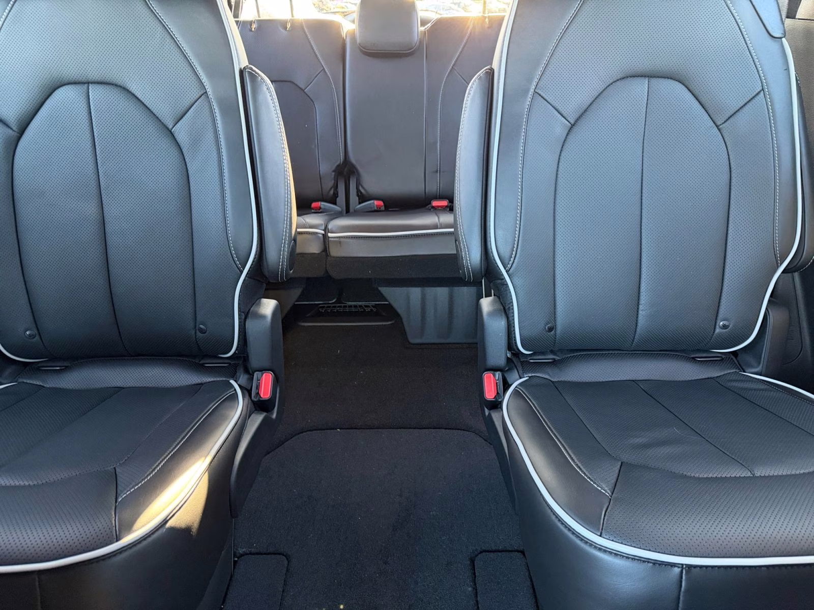 2026 Diamond Black Crystal Pearlcoat Chrysler Pacifica Limited AWD Van