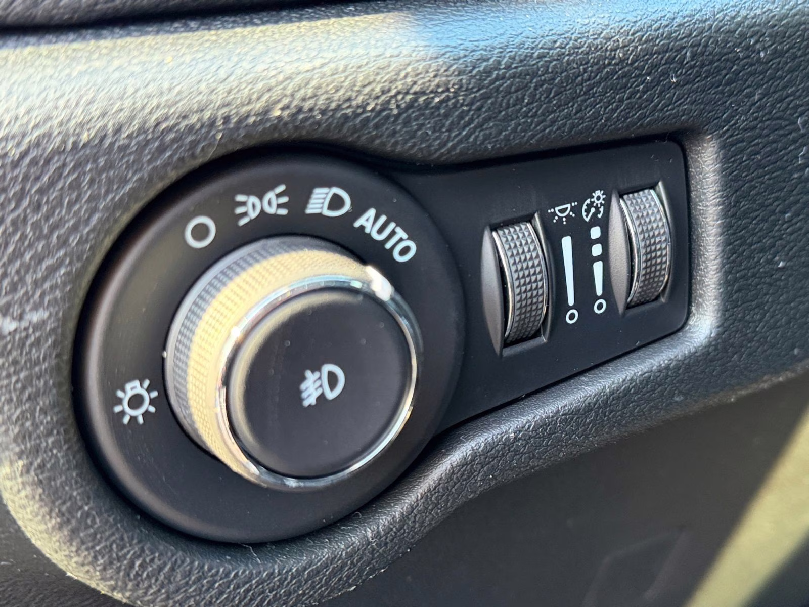 2026 Diamond Black Crystal Pearlcoat Chrysler Pacifica Limited AWD Van