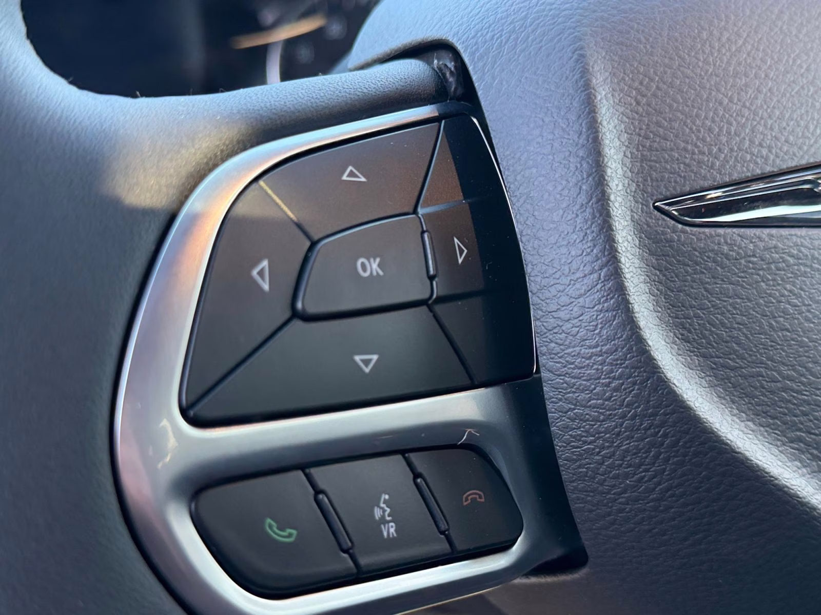 2026 Diamond Black Crystal Pearlcoat Chrysler Pacifica Limited AWD Van