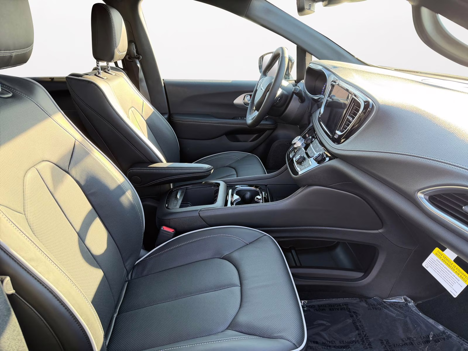 2026 Diamond Black Crystal Pearlcoat Chrysler Pacifica Limited AWD Van