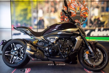 2026 BLACK LAVA Ducati XDIAVEL V4