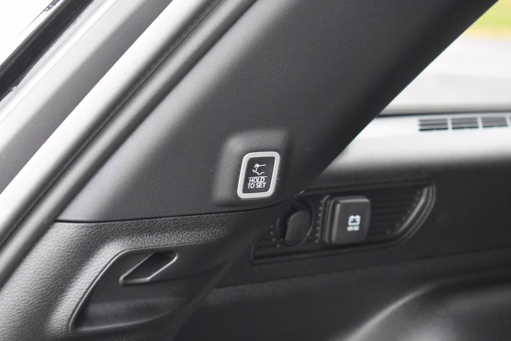 2025 Diamond Black Crystal Pearlcoat Jeep Grand Cherokee Laredo 4X4 SUV