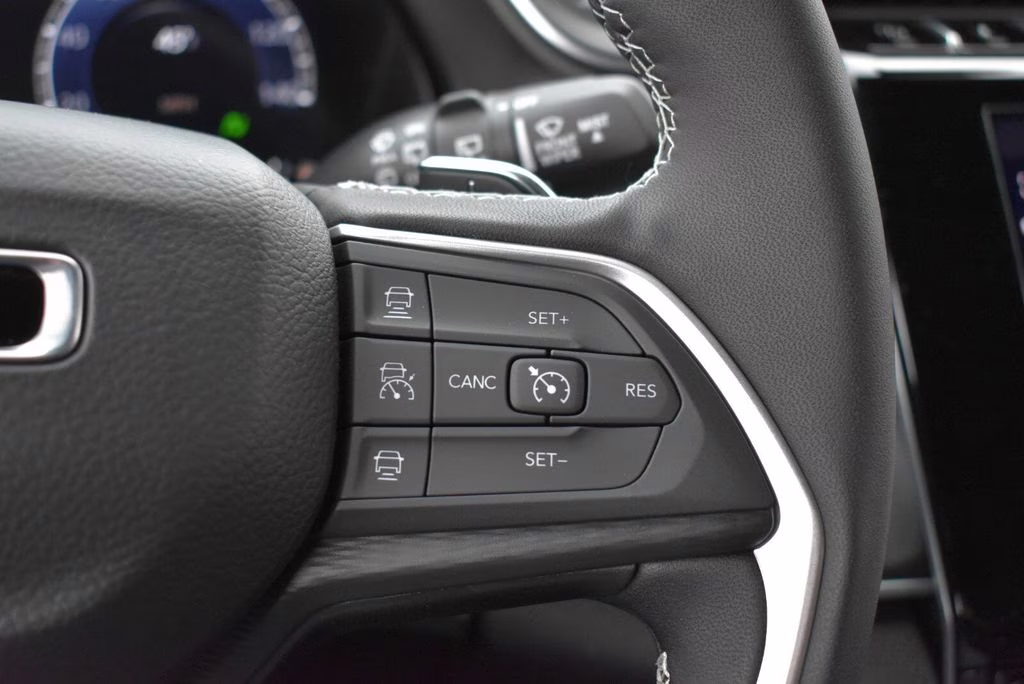 2025 Diamond Black Crystal Pearlcoat Jeep Grand Cherokee Laredo 4X4 SUV