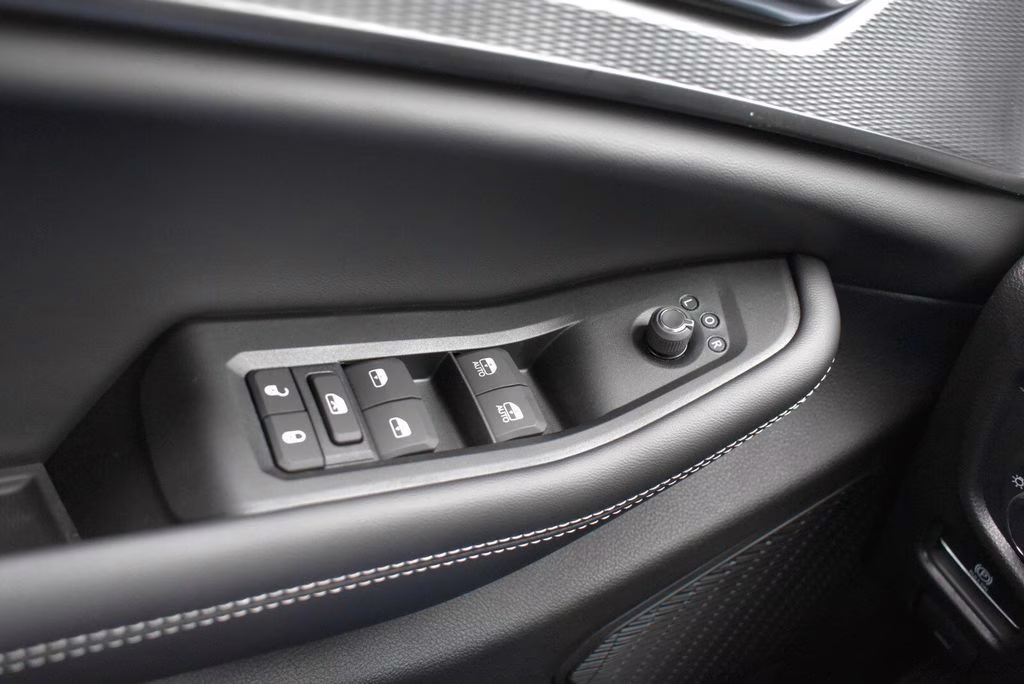 2025 Diamond Black Crystal Pearlcoat Jeep Grand Cherokee Laredo 4X4 SUV