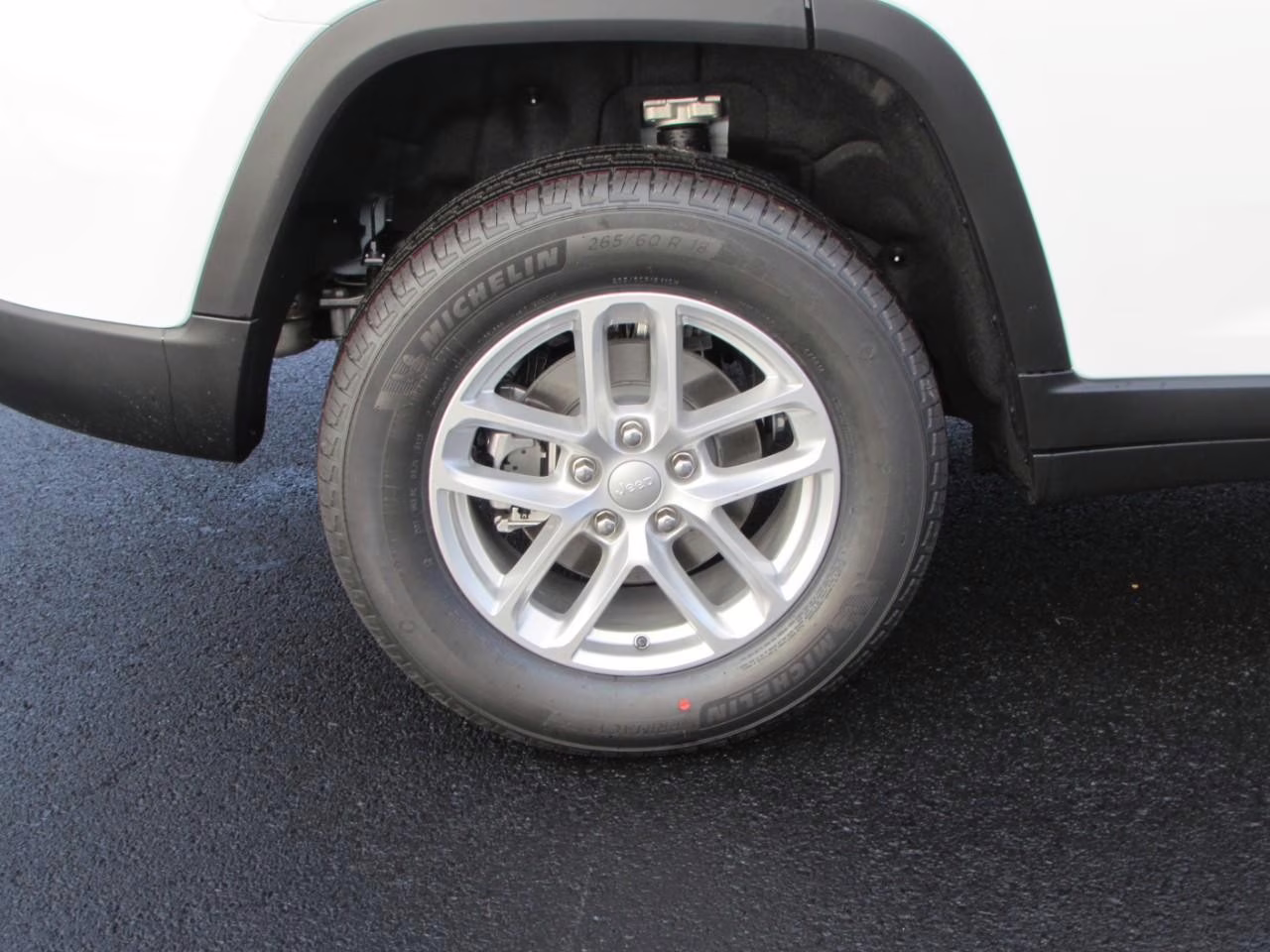 2025 Bright White Jeep Grand Cherokee 4X4 SUV