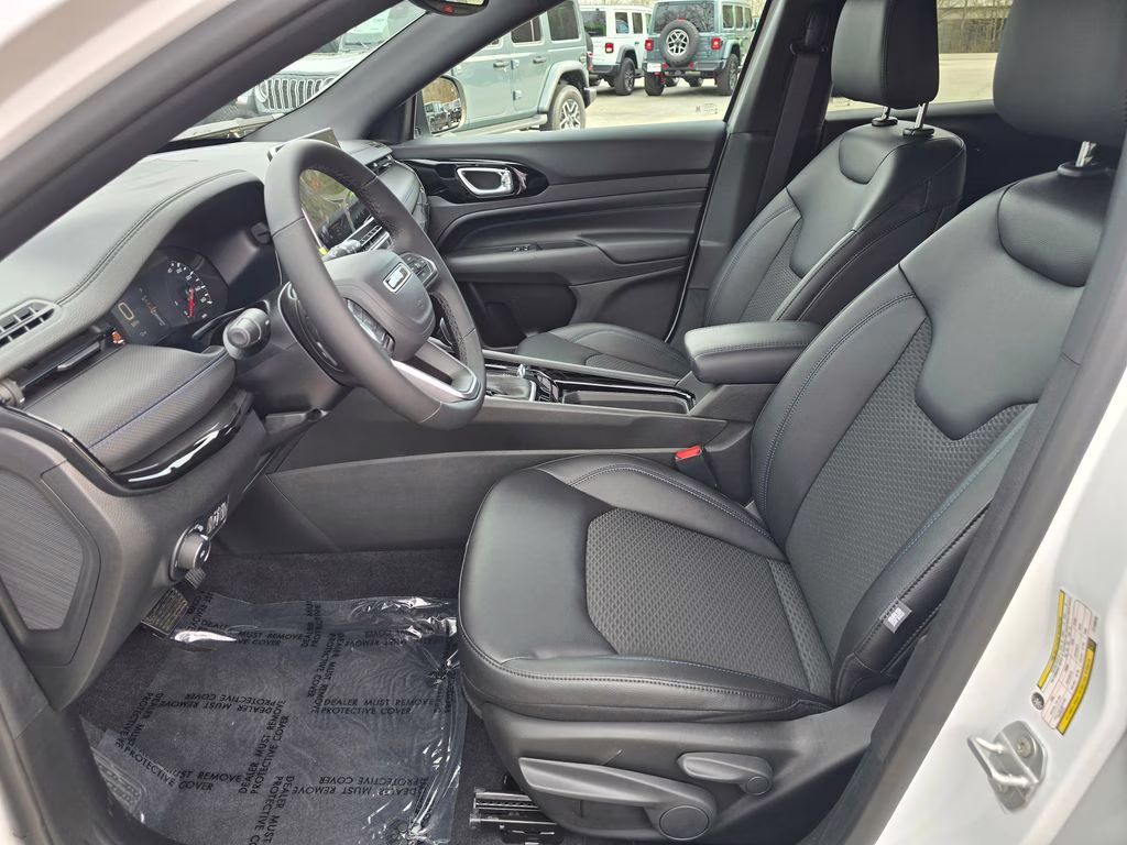 2026 Bright White Clearcoat Jeep Compass Latitude 4X4 SUV