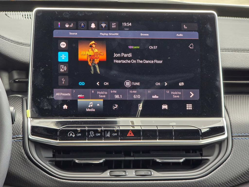 2026 Bright White Clearcoat Jeep Compass Latitude 4X4 SUV